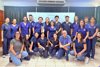 Francisco Carvallo with a group of doctors after a pathology training